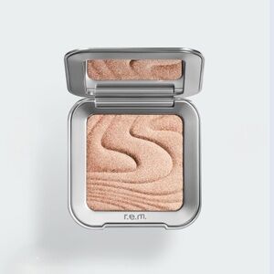 R.E.M Beauty Interstellar Highlighter Topper 
Miss Mercury